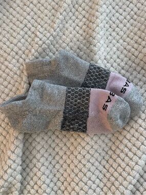 Bombas Women’s Gray & Light Pink Cushioned Ankle Socks